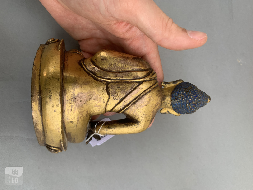 A GILT-COPPER FIGURE OF BHAISAJYAGURU - 图8